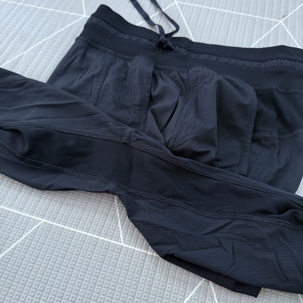 Lululemon Dance Studio Crop *25" Size 4 Black - Picture 10 of 13